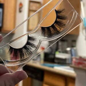 Dramatic Black False Eyelashes